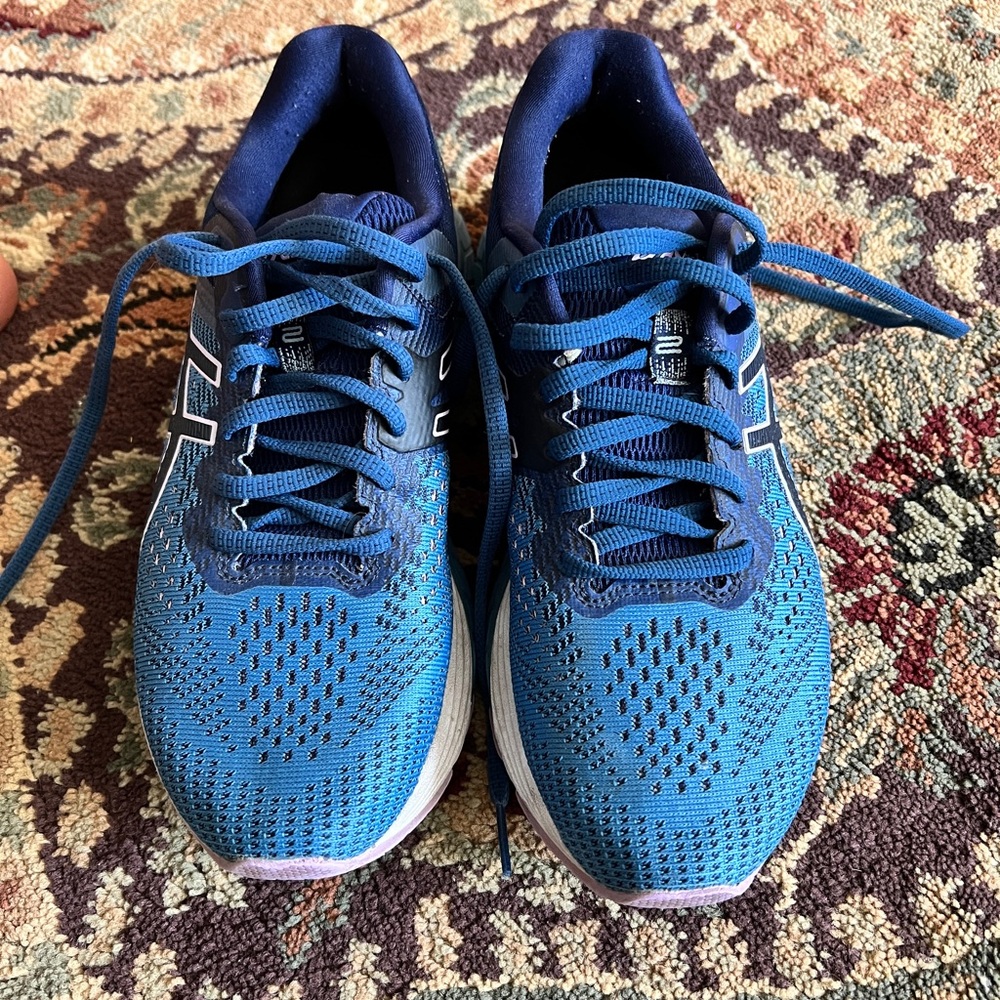 ASICS womens sneaker GT 4000 Flyte foam size 7.5